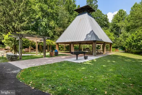 1305 E Windleaf Dr #165, Reston, VA 20194 photo 32