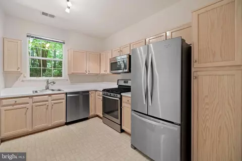 1305 E Windleaf Dr #165, Reston, VA 20194 photo 9