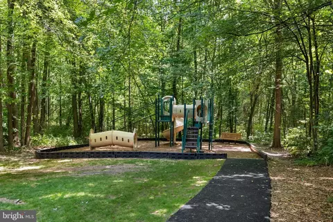 1305 E Windleaf Dr #165, Reston, VA 20194 photo 33