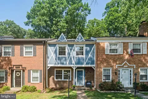 6252 Paddington Ln, Centreville, VA 20120