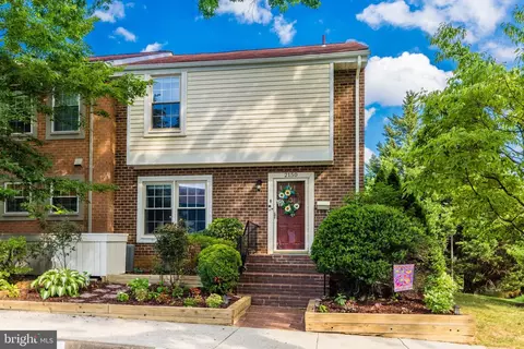 2150 Golf Course Dr, Reston, VA 20191 photo 5