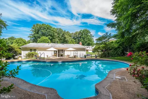 5321 Stonington Dr, Fairfax, VA 22032
