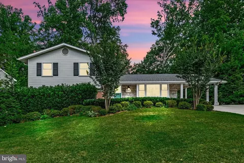 6715 Norview Ct, Springfield, VA 22152