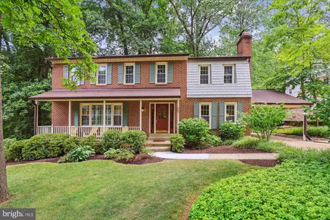 523 Woodland Ct NW, Vienna, VA 22180