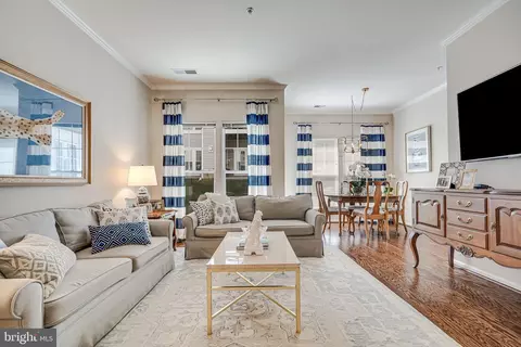 1515 N Point Dr #104, Reston, VA 20194