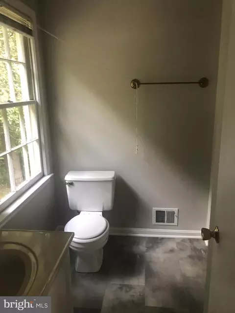 Bath - 7340 Rolling Oak Ln, Springfield, VA 22153 photo 2 of 19