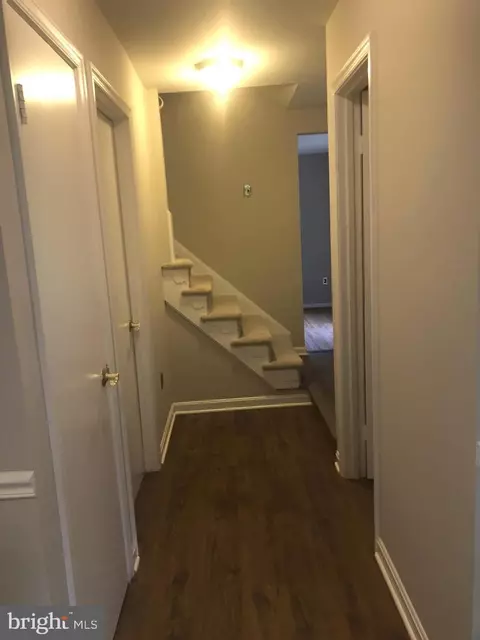 Entry Way - 7340 Rolling Oak Ln, Springfield, VA 22153 photo 2 of 17