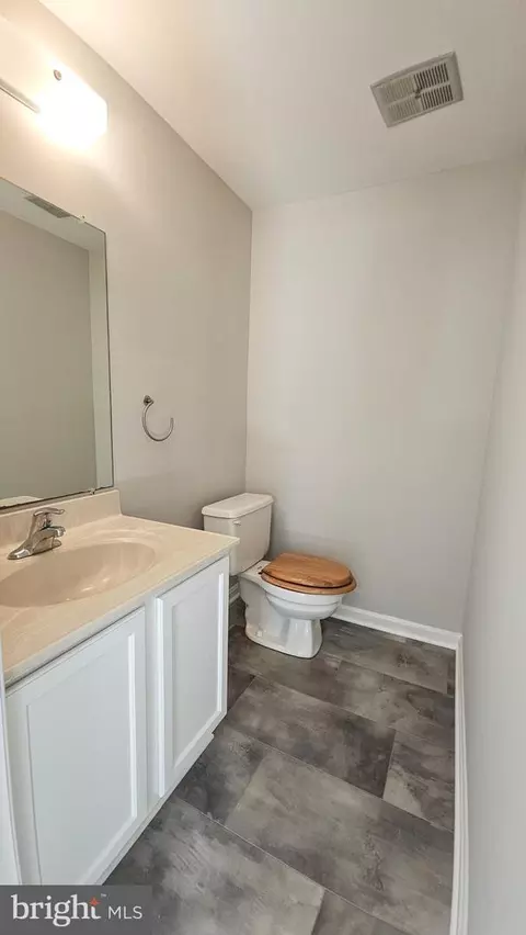 Bath - 7340 Rolling Oak Ln, Springfield, VA 22153 photo 6 of 19