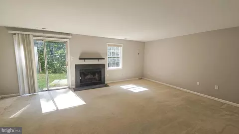 Living - 7340 Rolling Oak Ln, Springfield, VA 22153 photo 9 of 18