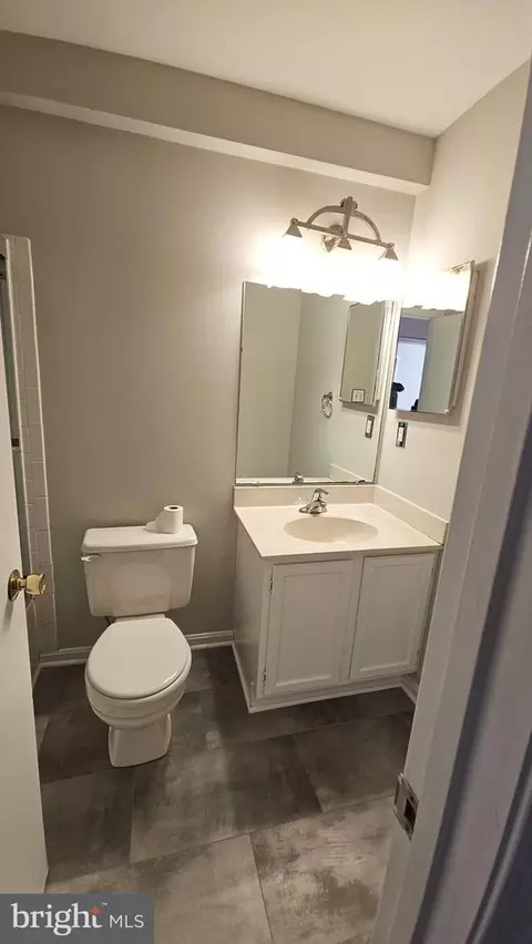 Bath - 7340 Rolling Oak Ln, Springfield, VA 22153 photo 10 of 19