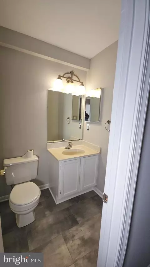 Bath - 7340 Rolling Oak Ln, Springfield, VA 22153 photo 11 of 19