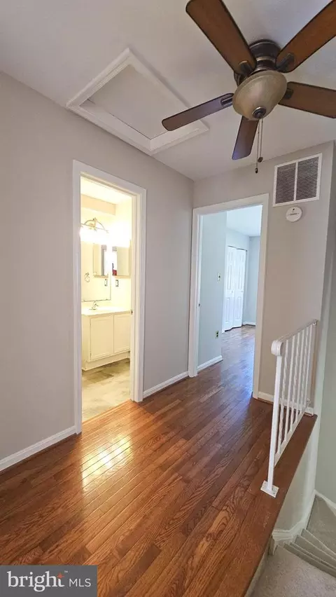 Entry Way - 7340 Rolling Oak Ln, Springfield, VA 22153 photo 16 of 17