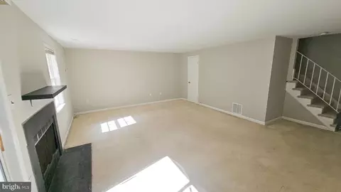 Living - 7340 Rolling Oak Ln, Springfield, VA 22153 photo 8 of 18