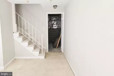 Entry Way - 7340 Rolling Oak Ln, Springfield, VA 22153 photo 11 of 17