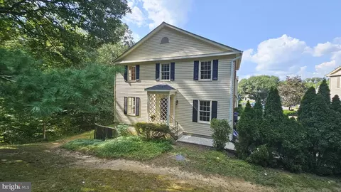 Exterior - 7340 Rolling Oak Ln, Springfield, VA 22153 photo 8 of 22