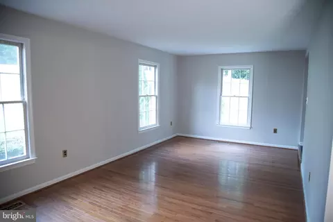 Living - 7340 Rolling Oak Ln, Springfield, VA 22153 photo 17 of 18