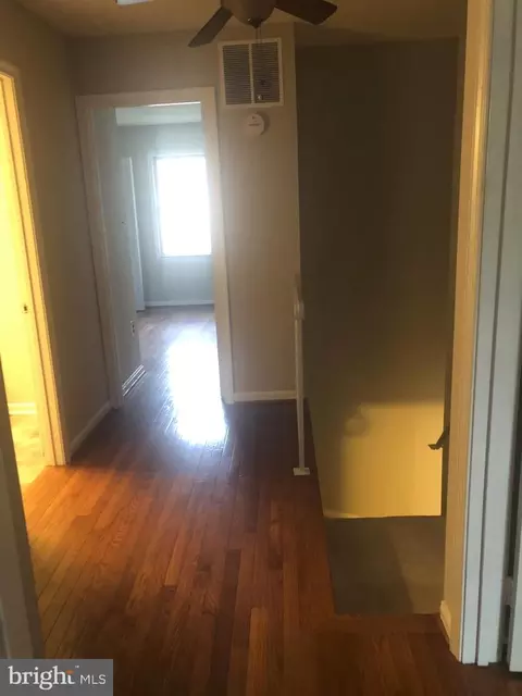 Entry Way - 7340 Rolling Oak Ln, Springfield, VA 22153 photo 3 of 17