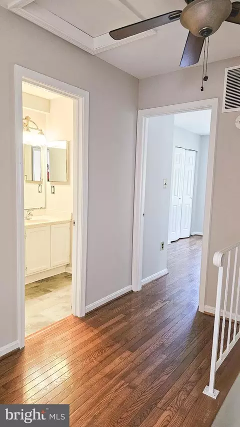 Entry Way - 7340 Rolling Oak Ln, Springfield, VA 22153 photo 13 of 17