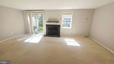 Living - 7340 Rolling Oak Ln, Springfield, VA 22153 photo 12 of 18