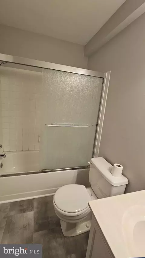Bath - 7340 Rolling Oak Ln, Springfield, VA 22153 photo 13 of 19