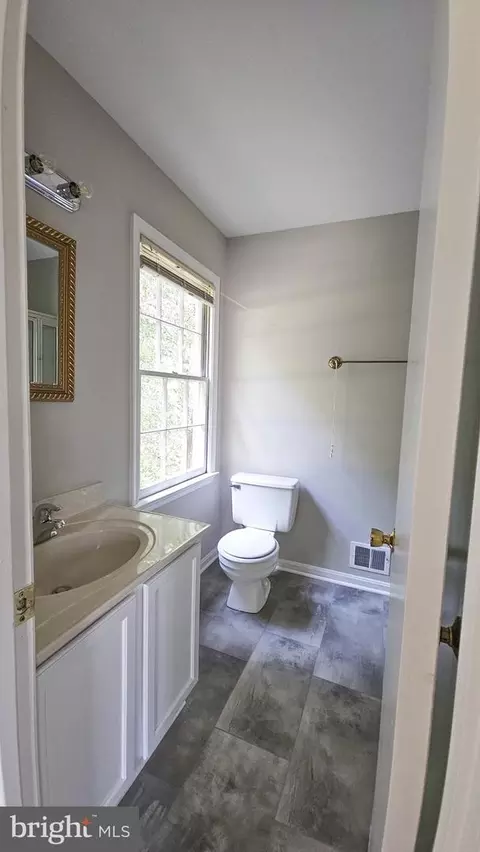 Bath - 7340 Rolling Oak Ln, Springfield, VA 22153 photo 14 of 19