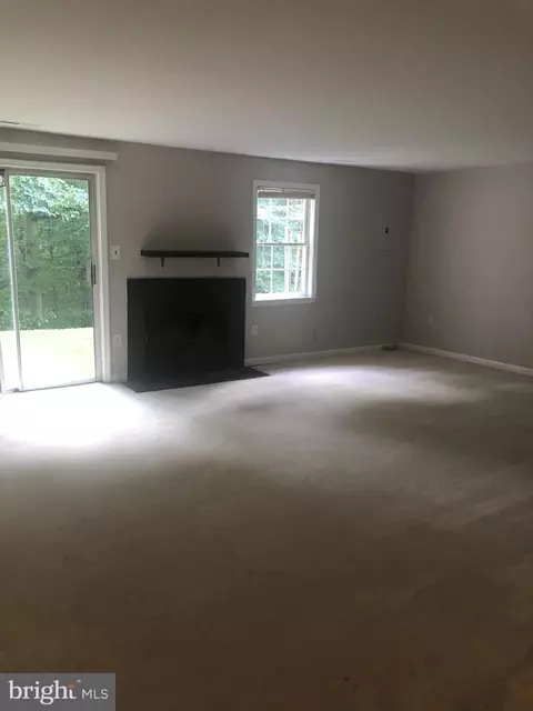 Living - 7340 Rolling Oak Ln, Springfield, VA 22153 photo 2 of 18