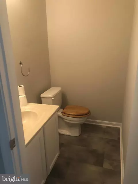 Bath - 7340 Rolling Oak Ln, Springfield, VA 22153 photo 1 of 19