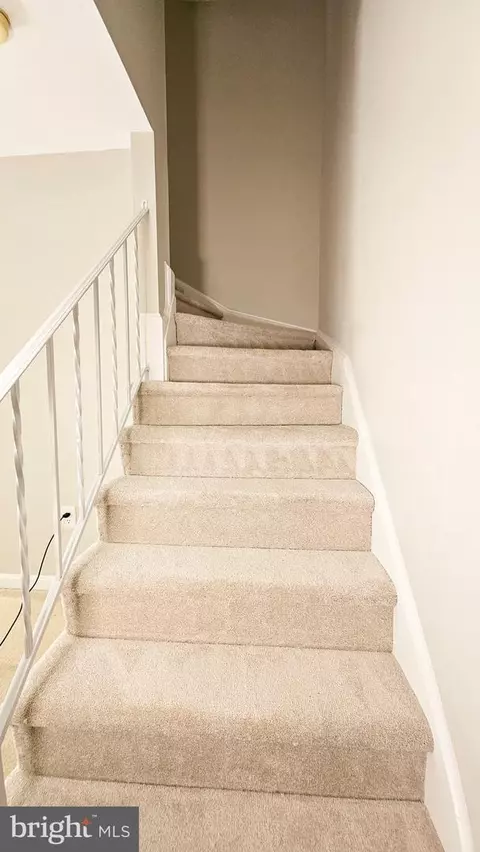 Entry Way - 7340 Rolling Oak Ln, Springfield, VA 22153 photo 9 of 17