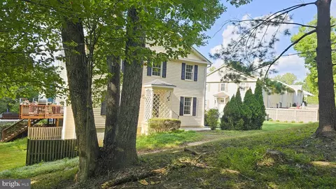 Exterior - 7340 Rolling Oak Ln, Springfield, VA 22153 photo 7 of 22