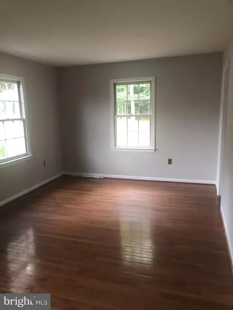 Living - 7340 Rolling Oak Ln, Springfield, VA 22153 photo 3 of 18