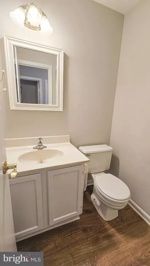 Bath - 7340 Rolling Oak Ln, Springfield, VA 22153 photo 5 of 19