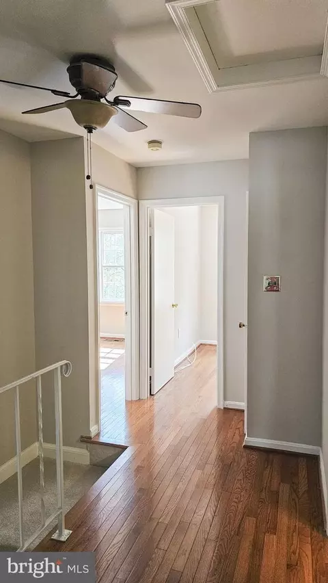 Entry Way - 7340 Rolling Oak Ln, Springfield, VA 22153 photo 12 of 17