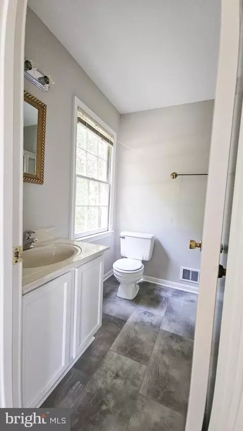 Bath - 7340 Rolling Oak Ln, Springfield, VA 22153 photo 15 of 19