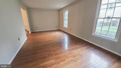 Entry Way - 7340 Rolling Oak Ln, Springfield, VA 22153 photo 4 of 17