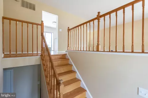 8822 Arley Dr, Springfield, VA 22153 photo 4