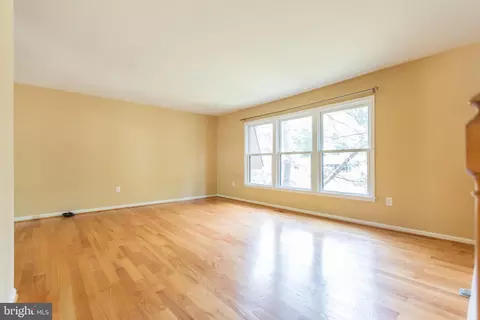 8822 Arley Dr, Springfield, VA 22153 photo 5