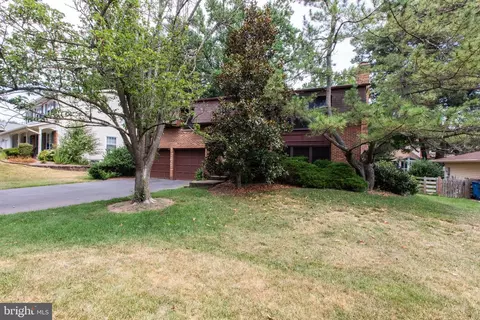 8822 Arley Dr, Springfield, VA 22153 photo 3