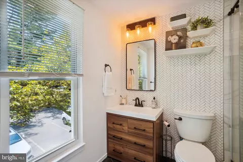 Bath - 6507 Field Master Dr, Springfield, VA 22152 photo 2 of 4