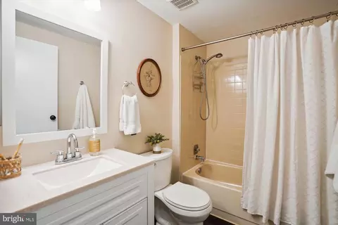 Bath - 6507 Field Master Dr, Springfield, VA 22152 photo 4 of 4