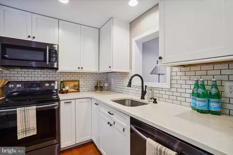 Kitchen - 6507 Field Master Dr, Springfield, VA 22152 photo 2 of 4