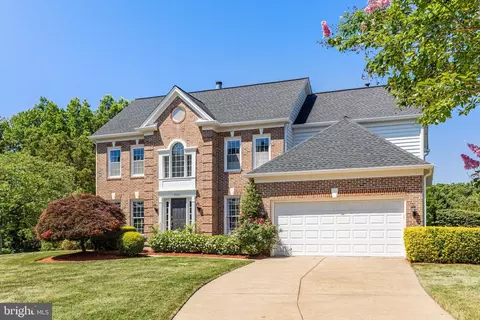 8306 Knotty Pine Ln, Fairfax Station, VA 22039