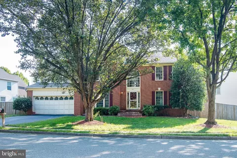 1507 Summerset Pl, Herndon, VA 20170