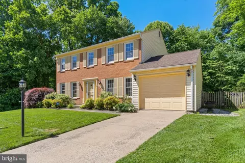 8404 Finlay Ct, Springfield, VA 22153