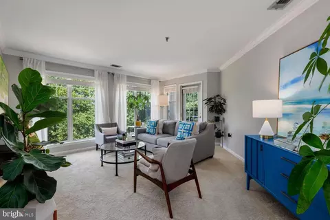 5565 Seminary Rd #306, Falls Church, VA 22041