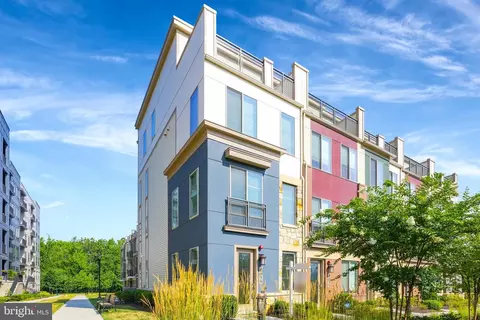4977 Lakeside Xing, Chantilly, VA 20151