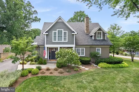 2106 Grayson Pl, Falls Church, VA 22043