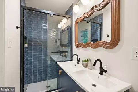 Bath - 11519 Hickory Cluster, Reston, VA 20190 photo 3 of 3