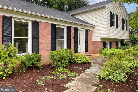 5203 Olley Ln, Burke, VA 22015 photo 5