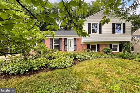 5203 Olley Ln, Burke, VA 22015 photo 2