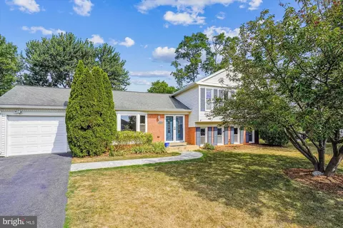 7930 Lake Pleasant Dr, Springfield, VA 22153